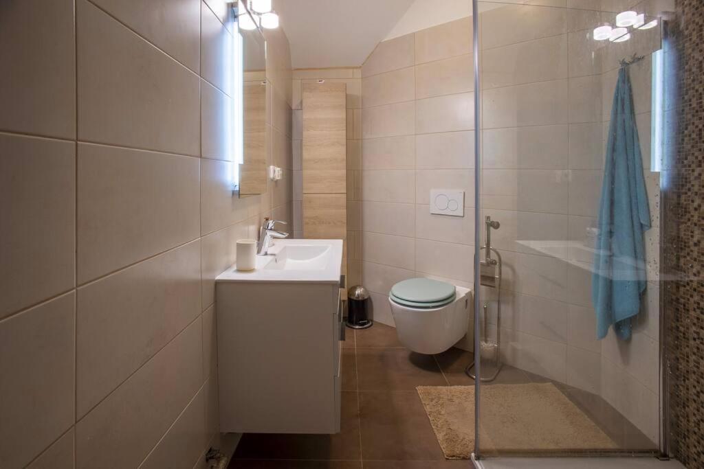 7 Bedroom Secluded Villa Close To Prague Říčany Εξωτερικό φωτογραφία