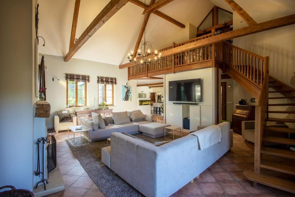 7 Bedroom Secluded Villa Close To Prague Říčany Εξωτερικό φωτογραφία